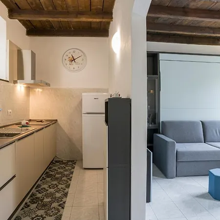 Guesthost - Lovely Lakefront Studio-flat * نيسّو